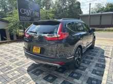 https://riyasewana.com/uploads/honda-crv-2018-1413034312164.jpg