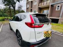 https://riyasewana.com/uploads/honda-crv-2018-1823263912943.jpg