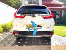 https://riyasewana.com/uploads/honda-crv-2018-914364712742.jpg