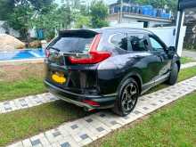 https://riyasewana.com/uploads/honda-crv-masterpiece-2018-1814124112123.jpg