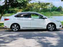 https://riyasewana.com/uploads/honda-daa-gm4-grace-2014-147464712123.jpg
