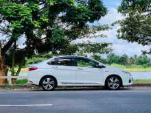 https://riyasewana.com/uploads/honda-daa-gm4-grace-2014-718321412452.jpg