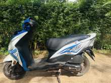 https://riyasewana.com/uploads/honda-dio-1210533422783.jpg