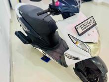 https://riyasewana.com/uploads/honda-dio-1712112024872.jpg
