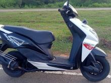 https://riyasewana.com/uploads/honda-dio-41527266095.jpg