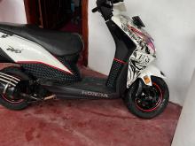 https://riyasewana.com/uploads/honda-dio-61428208652.jpg
