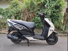 https://riyasewana.com/uploads/honda-dio-910030819915.jpg