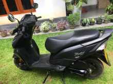 https://riyasewana.com/uploads/honda-dio-scv110-1622461313523.jpg