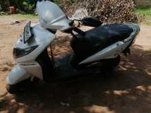 https://riyasewana.com/uploads/honda-diyo-516213113862.jpg