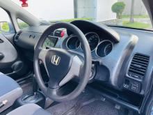 https://riyasewana.com/uploads/honda-fit-gd1-141107116585.jpg