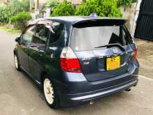 https://riyasewana.com/uploads/honda-fit-gd1-2003-147210312123.jpg