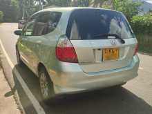 https://riyasewana.com/uploads/honda-fit-gd1-2007-515522312254.jpg