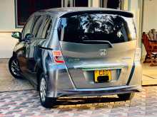 https://riyasewana.com/uploads/honda-freed-139463522372.jpg