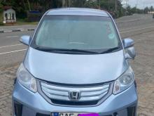 https://riyasewana.com/uploads/honda-freed-172028546051.jpg