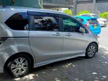 https://riyasewana.com/uploads/honda-freed-2012-122304512343.jpg