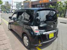 https://riyasewana.com/uploads/honda-freed-2013-259112812362.jpg