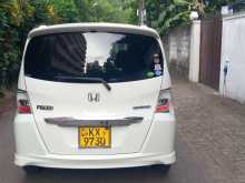 https://riyasewana.com/uploads/honda-freed-2014-261020134102.jpg