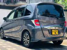 https://riyasewana.com/uploads/honda-freed-2015-2814423712412.jpg