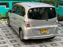 https://riyasewana.com/uploads/honda-freed-6421204632.jpg