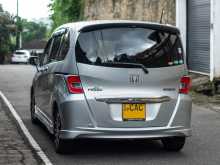 https://riyasewana.com/uploads/honda-freed-silver-12114127912.jpg