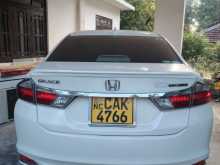 https://riyasewana.com/uploads/honda-grace-2015-821401212463.jpg