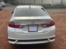 https://riyasewana.com/uploads/honda-grace-2017-618475812522.jpg
