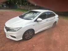 https://riyasewana.com/uploads/honda-grace-2017-618475812983.jpg