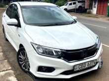 Honda GRACE EX SENSING 2018 Car