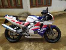 Honda GULLARM CBR 2002 Motorbike