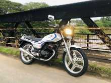 Honda CB125 1998 Motorbike