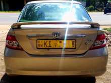 https://riyasewana.com/uploads/honda-honda-fit-2005-1916211012582.jpg
