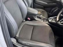 https://riyasewana.com/uploads/honda-honda-vezel-2123072324713.jpg