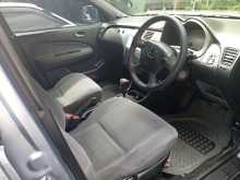 https://riyasewana.com/uploads/honda-hrv-2001-2721362912303.jpg