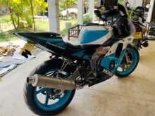 Honda Mc22 Gullarm 2006 Motorbike