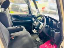 https://riyasewana.com/uploads/honda-n-box-7140934595.jpg