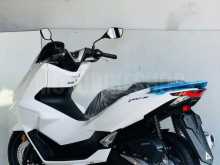 https://riyasewana.com/uploads/honda-pcx-125-2310425713172.jpg