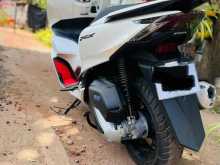 https://riyasewana.com/uploads/honda-pcx-125-2715335122172.jpg