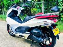 https://riyasewana.com/uploads/honda-pcx-150-1418520613574.jpg