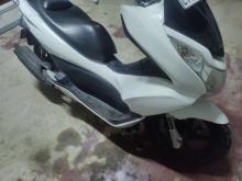 https://riyasewana.com/uploads/honda-pcx-150-231700586346.jpg
