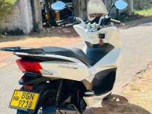 https://riyasewana.com/uploads/honda-pcx-150-2322544713343.jpg