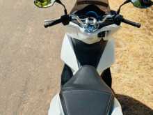 https://riyasewana.com/uploads/honda-pcx-150-2322544713984.jpg