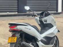 https://riyasewana.com/uploads/honda-pcx-150-25838274152.jpg