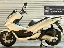 https://riyasewana.com/uploads/honda-pcx-150-3016312722782.jpg