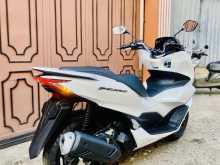 https://riyasewana.com/uploads/honda-pcx-160-1120572022252.jpg