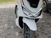 https://riyasewana.com/uploads/honda-pcx-160-1218240624821.jpg