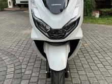 https://riyasewana.com/uploads/honda-pcx-160-1419090524752.jpg