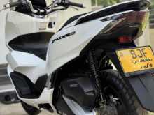 https://riyasewana.com/uploads/honda-pcx-160-1420104222162.jpg