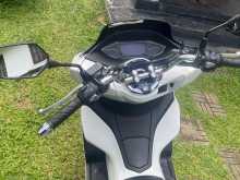 https://riyasewana.com/uploads/honda-pcx-160-16921391092.jpg