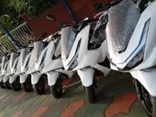 https://riyasewana.com/uploads/honda-pcx-160-177363813122.jpg