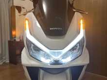 https://riyasewana.com/uploads/honda-pcx-160-1812595922132.jpg